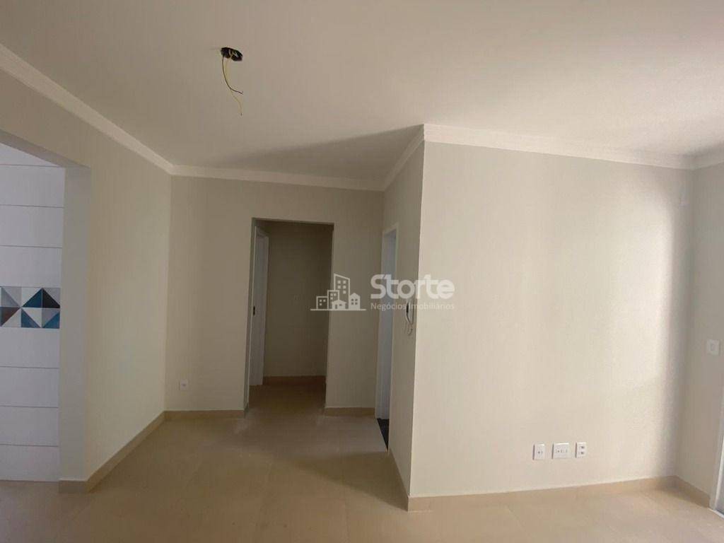 Apartamento à venda com 3 quartos, 77m² - Foto 2