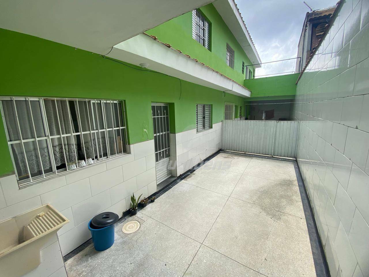 Casa à venda com 2 quartos, 200m² - Foto 1