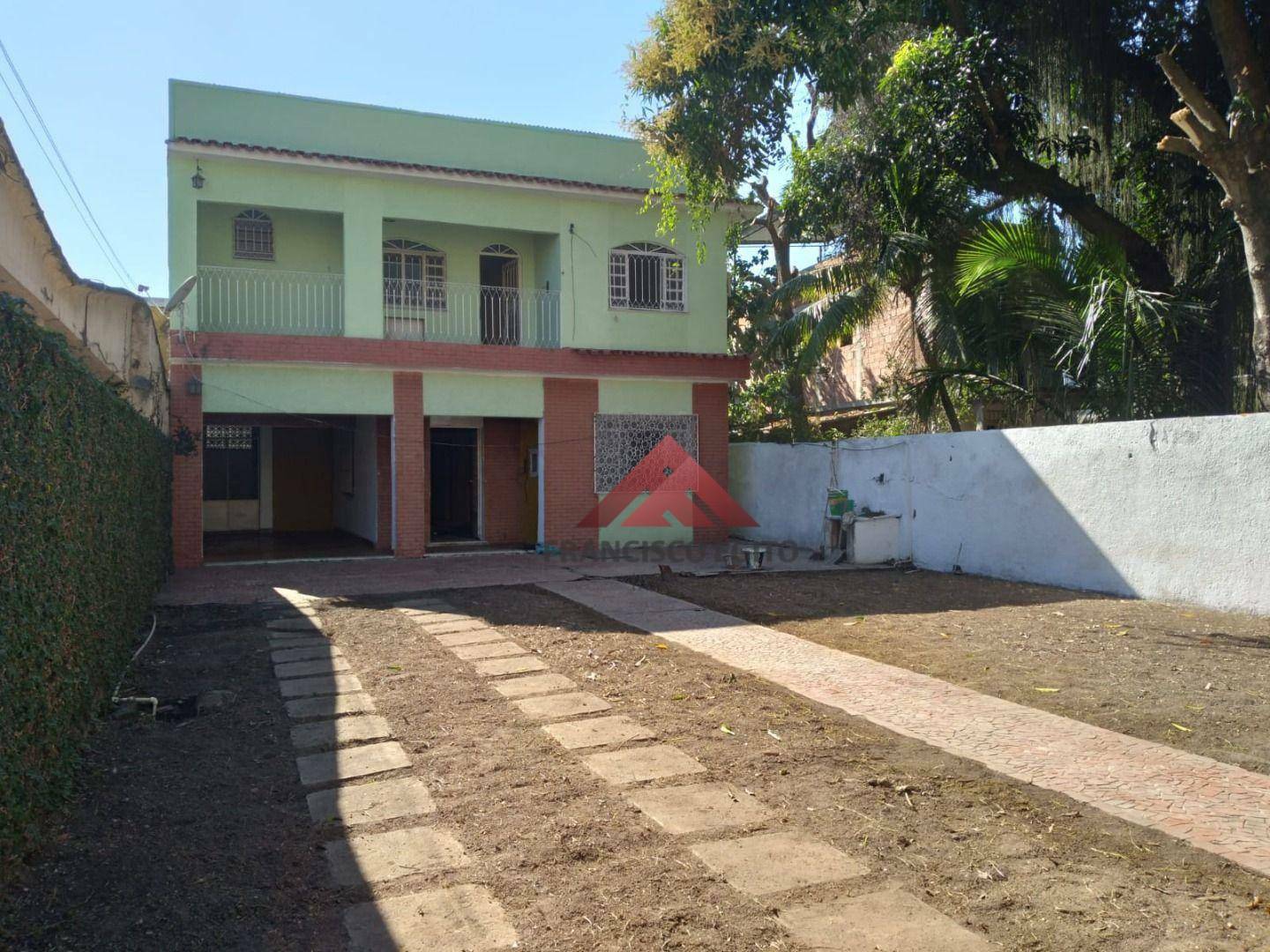 Casa à venda com 5 quartos, 270m² - Foto 1