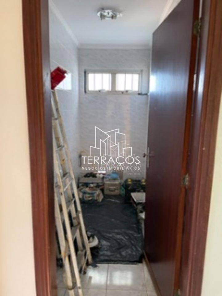 Casa para alugar com 4 quartos, 396m² - Foto 9