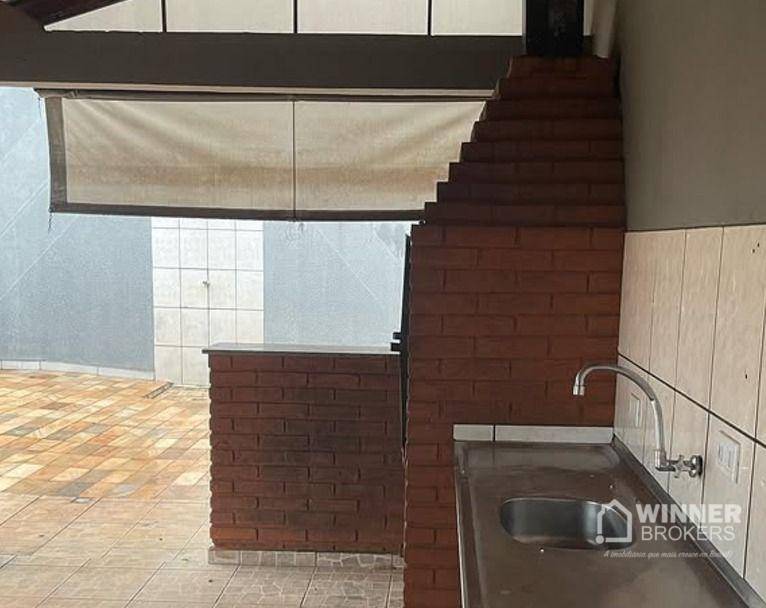 Casa à venda com 5 quartos, 220m² - Foto 3