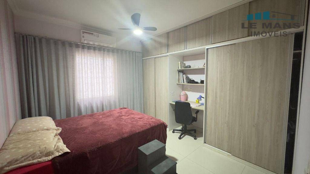 Casa à venda com 3 quartos, 230m² - Foto 20