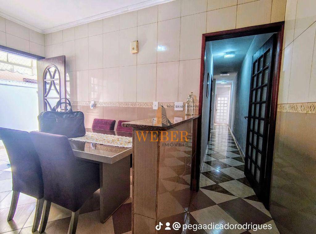 Sobrado à venda com 2 quartos, 240m² - Foto 2