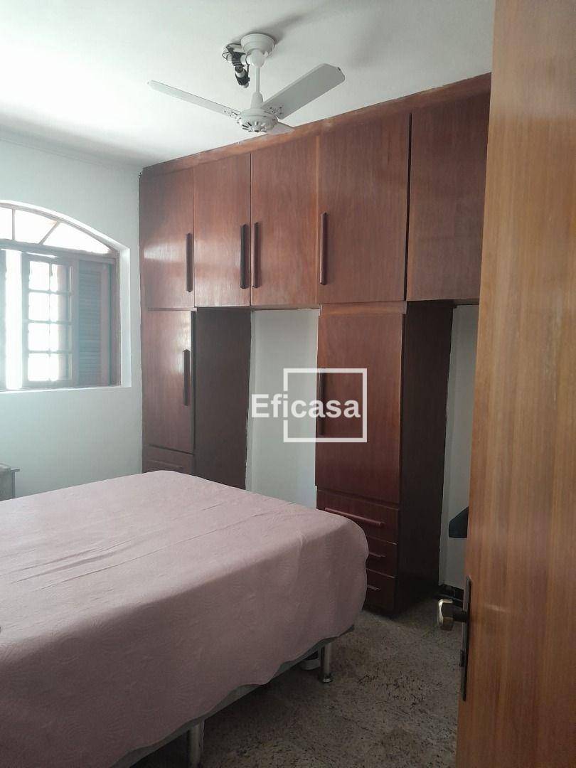 Casa à venda com 3 quartos, 270m² - Foto 4