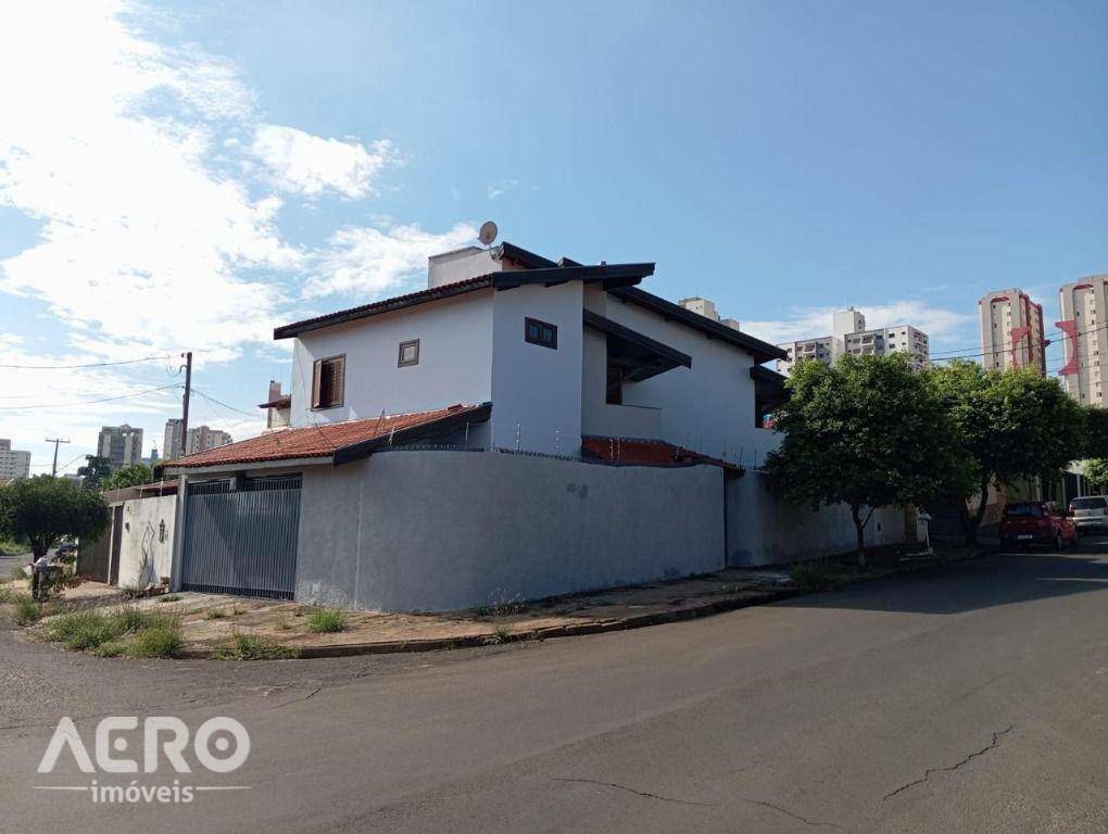 Casa à venda com 4 quartos, 189m² - Foto 1