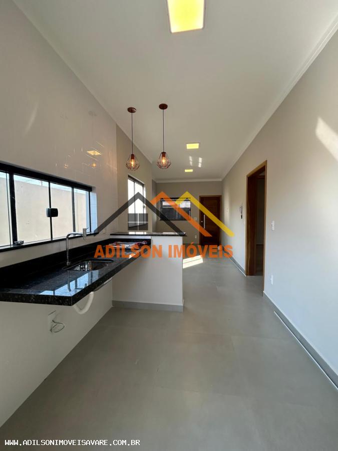 Casa à venda com 2 quartos, 200m² - Foto 1