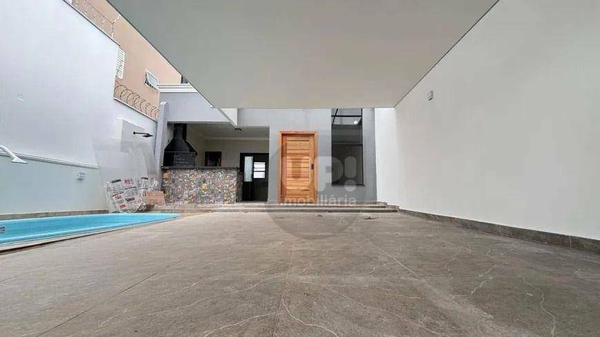 Casa à venda com 3 quartos, 130m² - Foto 2