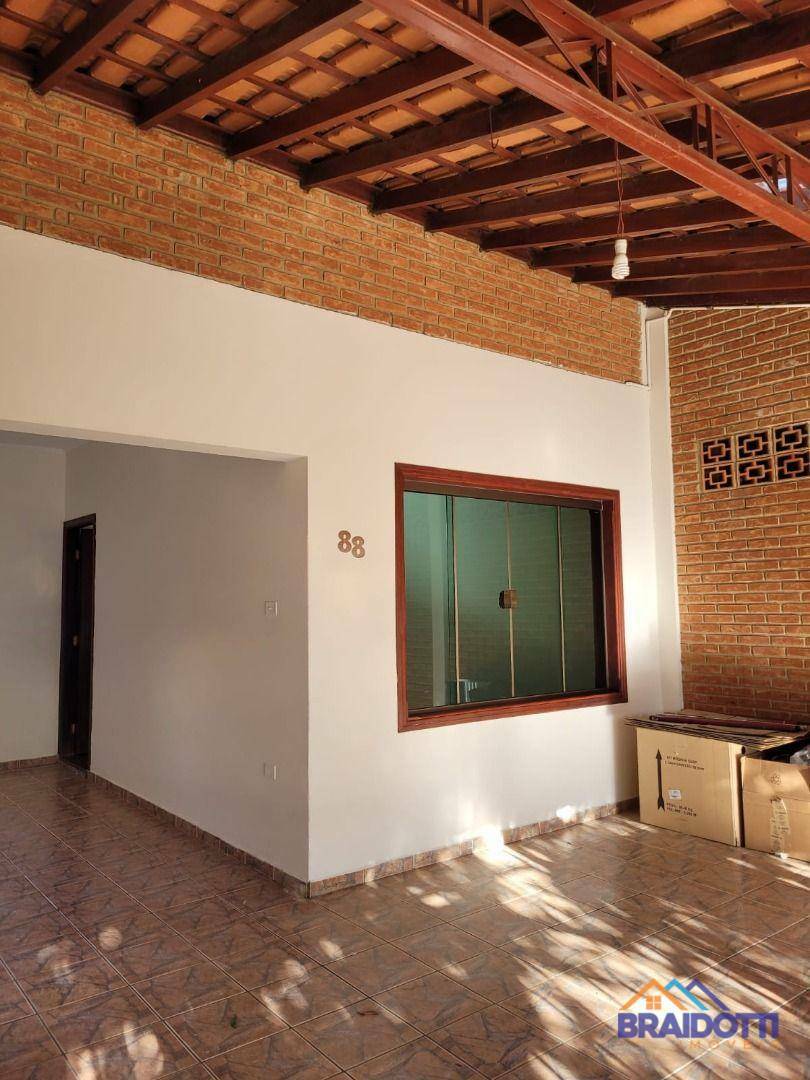 Casa à venda com 2 quartos, 125m² - Foto 1