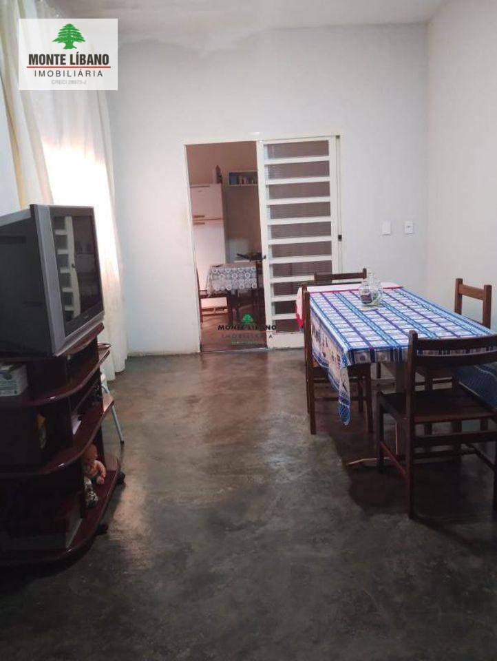 Casa à venda com 3 quartos, 200m² - Foto 1