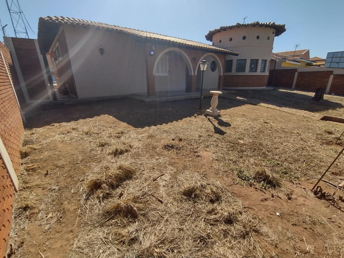 Casa à venda com 3 quartos, 300m² - Foto 3