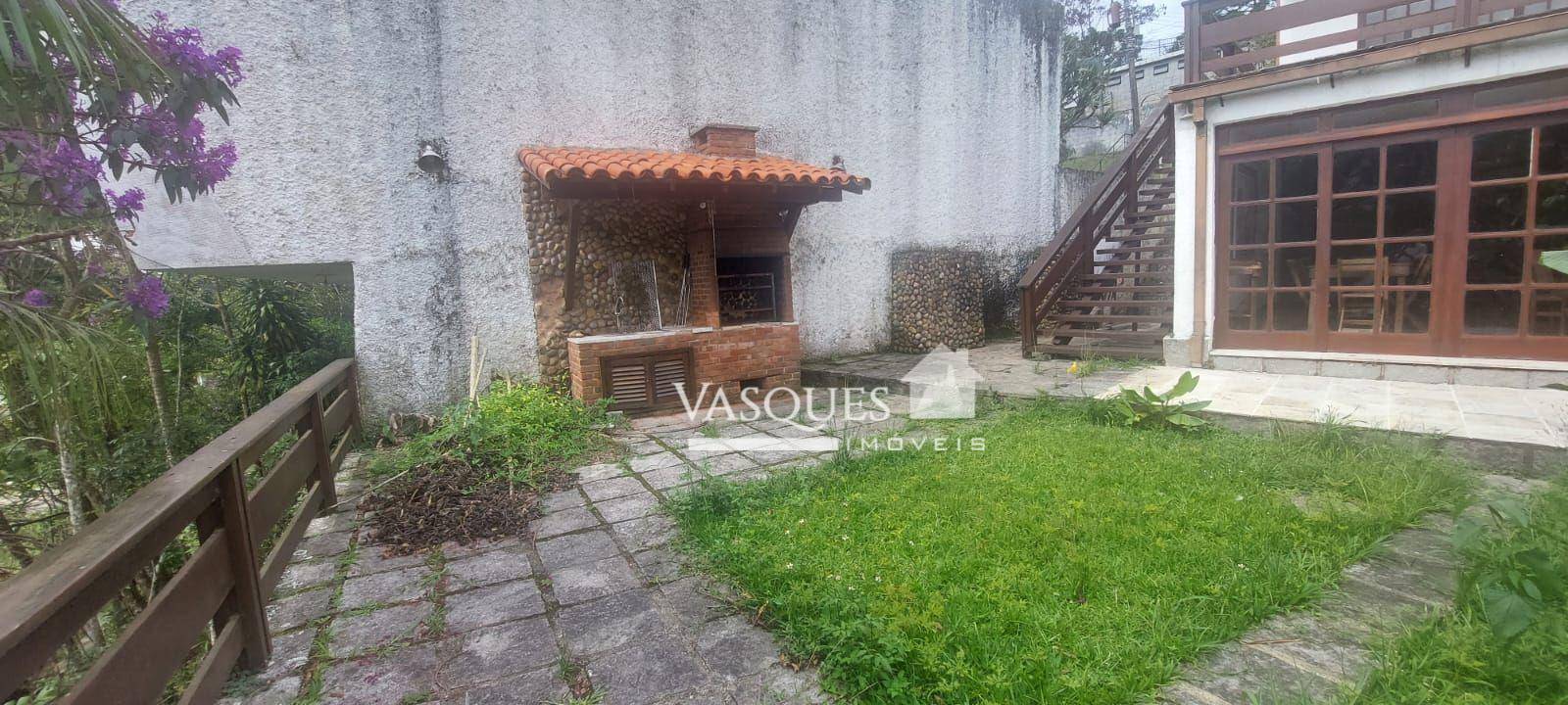 Casa de Condomínio para alugar com 4 quartos, 330m² - Foto 2