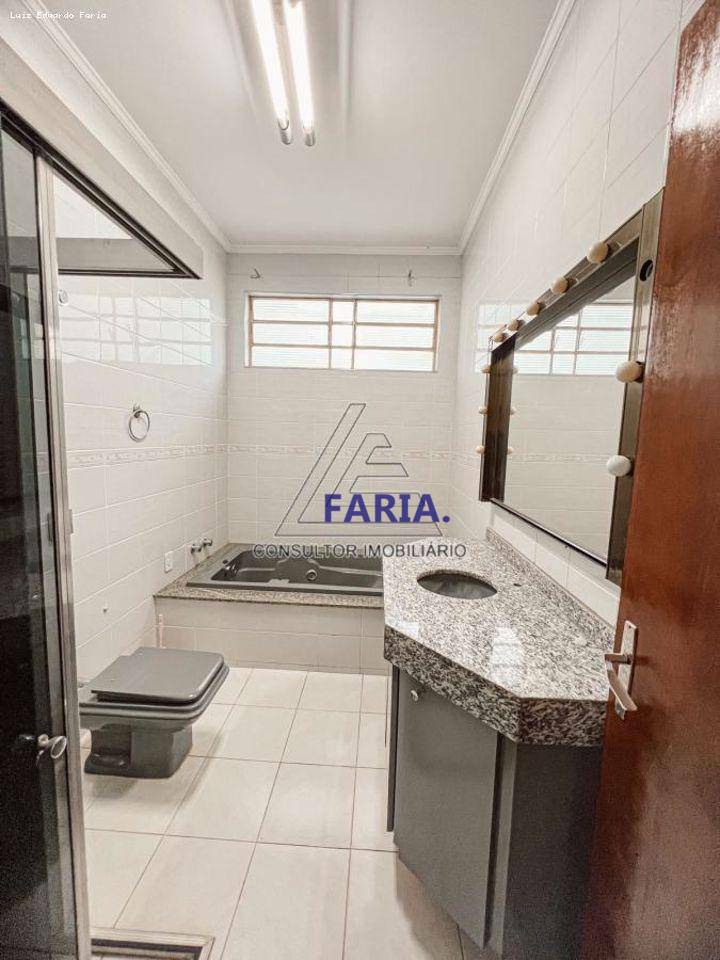 Casa à venda com 4 quartos, 250m² - Foto 8