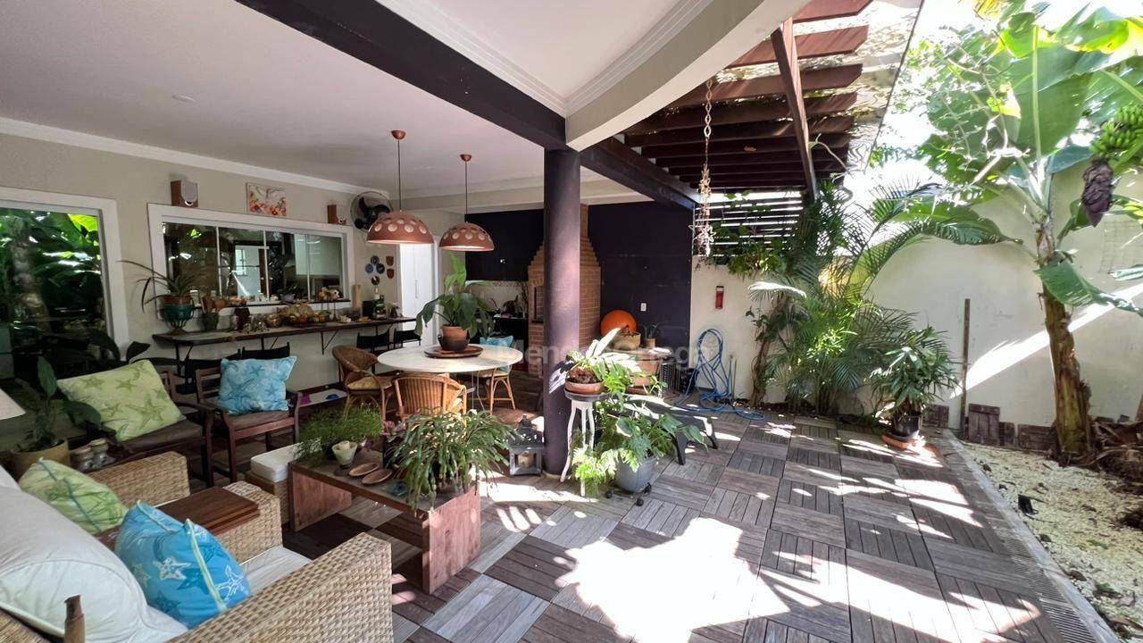 Casa de Condomínio para alugar com 4 quartos, 350m² - Foto 15