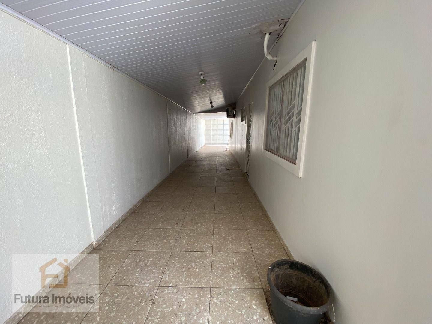 Casa para alugar com 4 quartos, 170m² - Foto 12