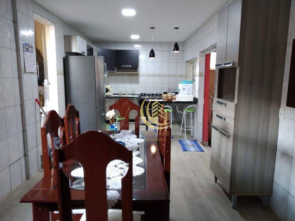 Casa à venda com 4 quartos, 210m² - Foto 14