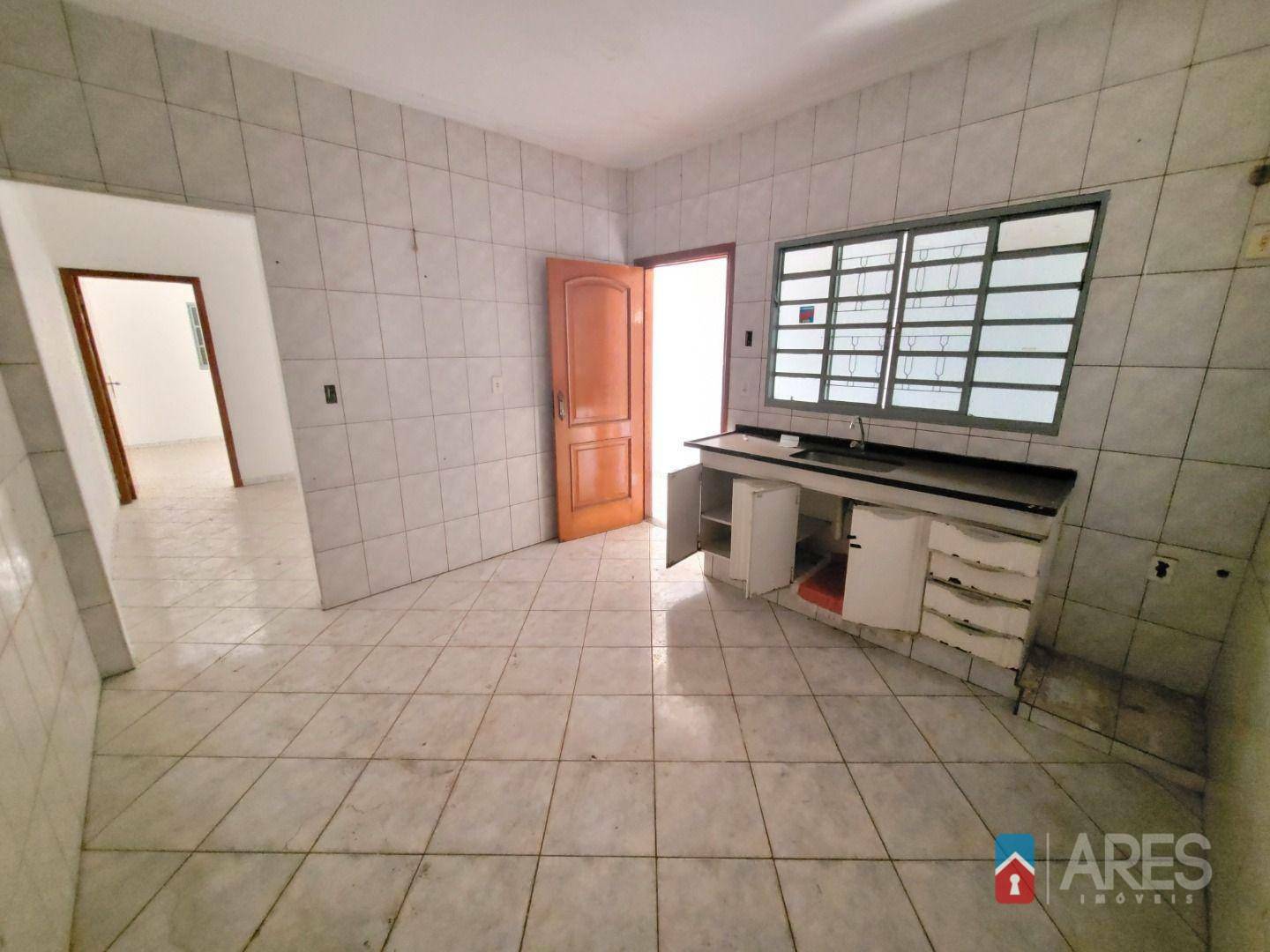 Casa à venda com 2 quartos, 81m² - Foto 4