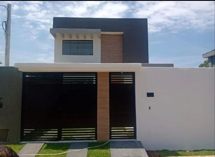 Casa de Condomínio à venda com 4 quartos, 245m² - Foto 1