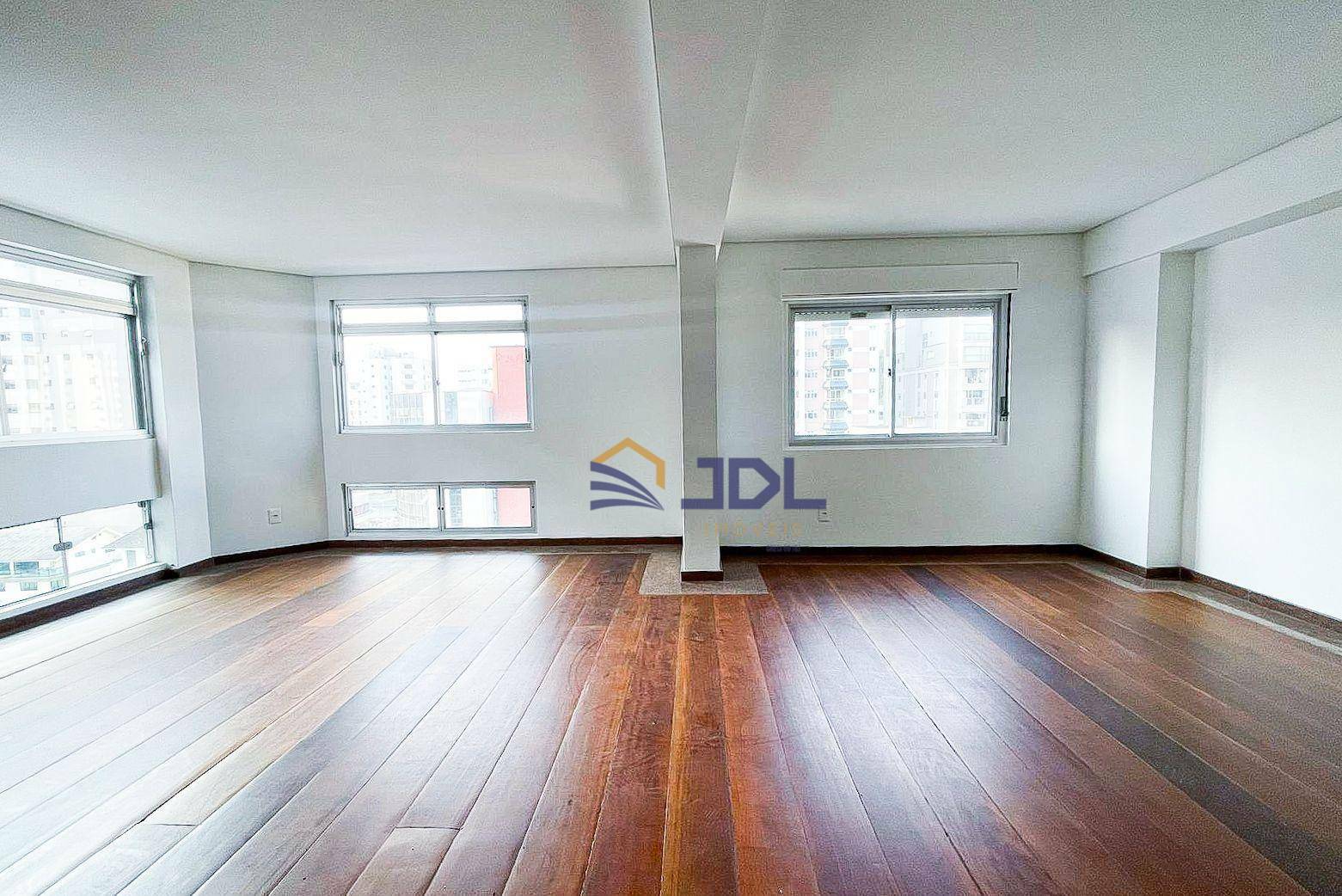 Cobertura à venda com 3 quartos, 223m² - Foto 4