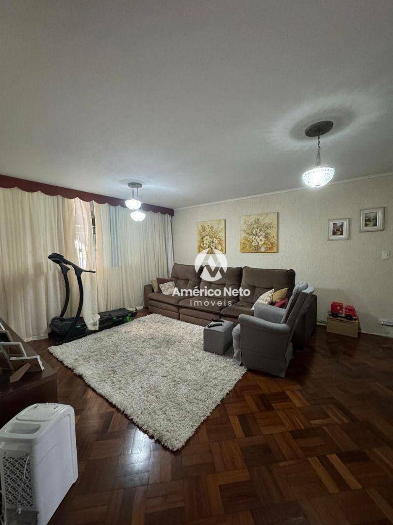 Sobrado à venda com 3 quartos, 220m² - Foto 1