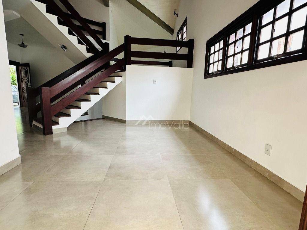 Casa de Condomínio para alugar com 4 quartos, 400m² - Foto 6