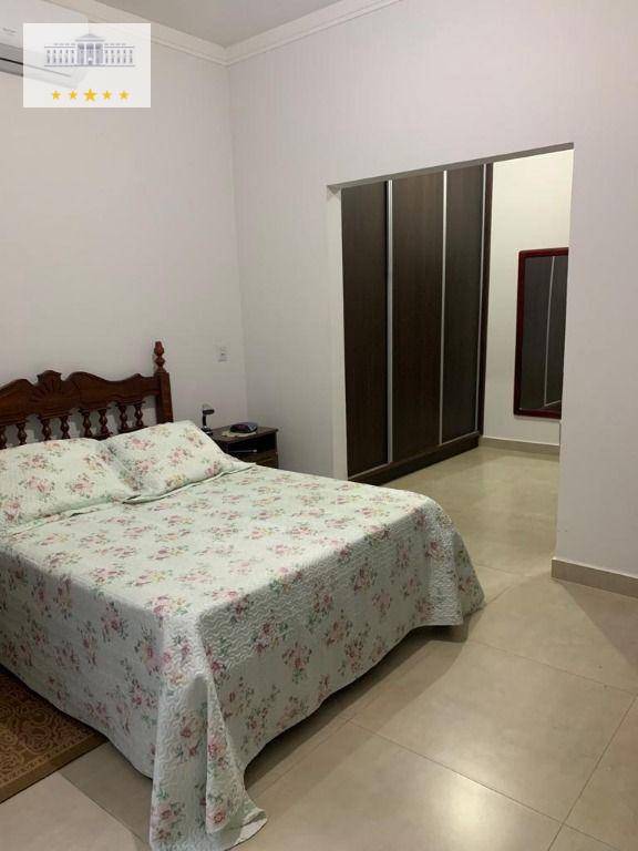 Casa à venda com 2 quartos, 120m² - Foto 1