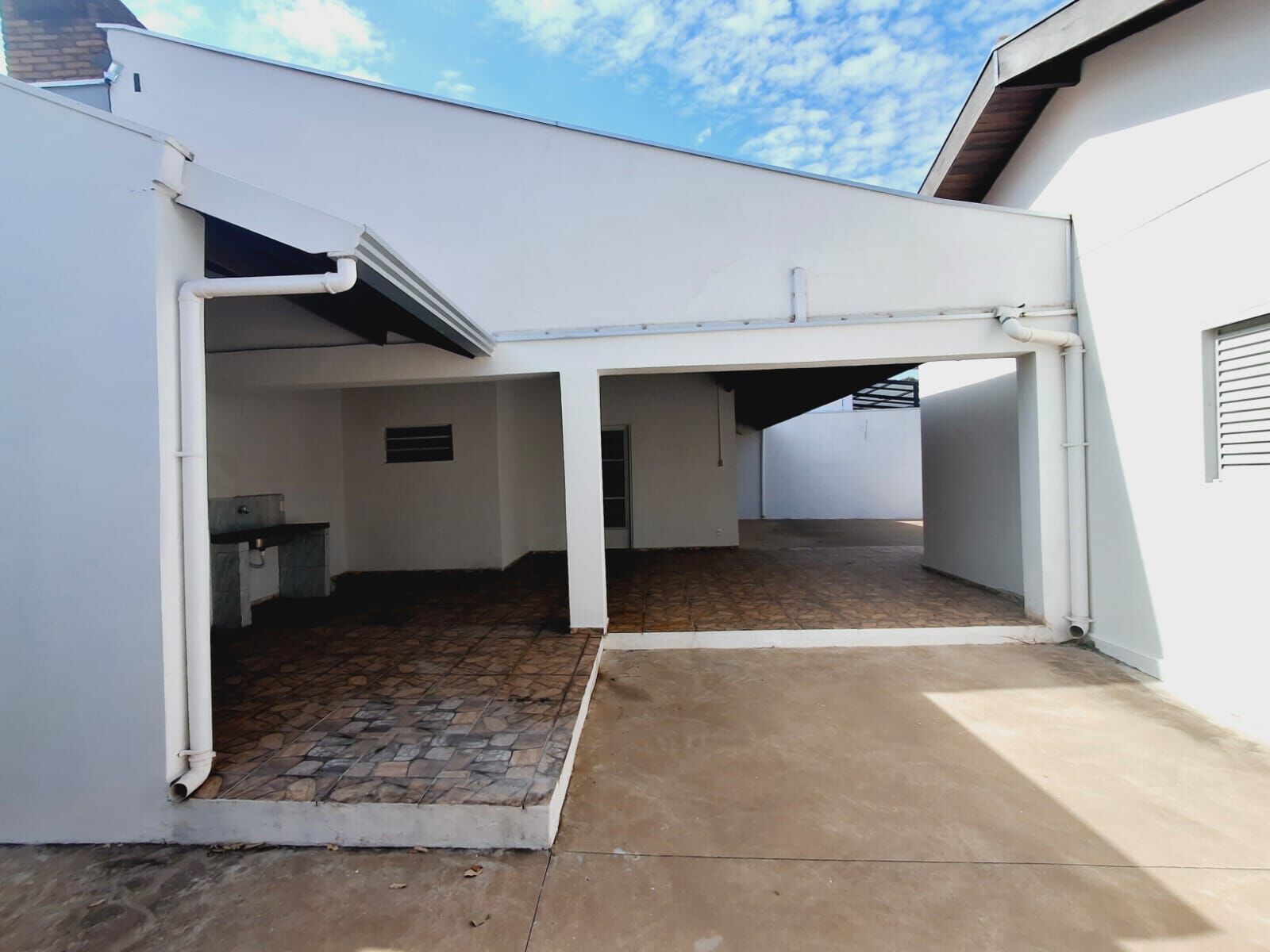 Casa para alugar com 3 quartos, 225m² - Foto 1