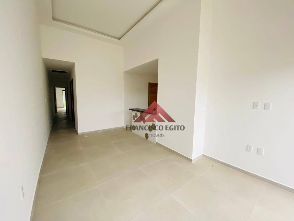 Casa à venda com 3 quartos, 100m² - Foto 1