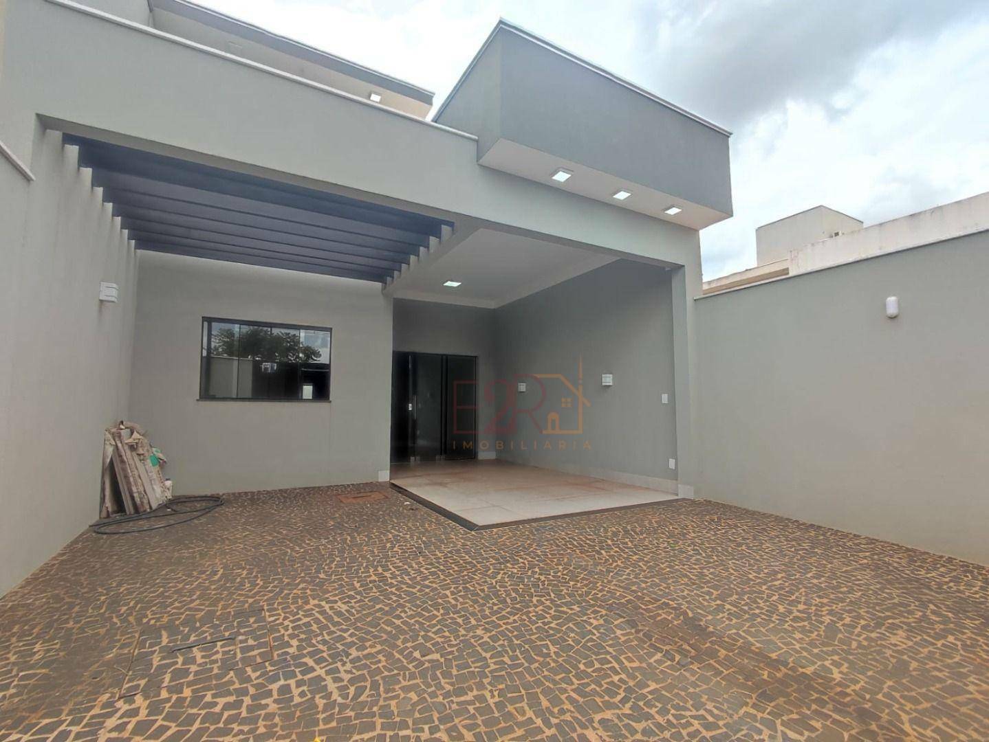 Casa à venda com 3 quartos, 127m² - Foto 1