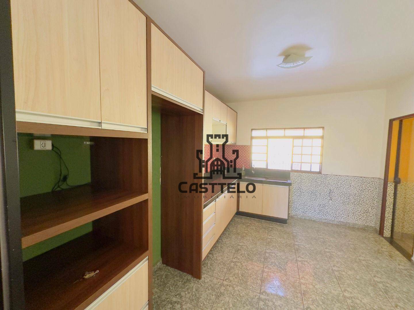 Casa à venda com 2 quartos, 170m² - Foto 9