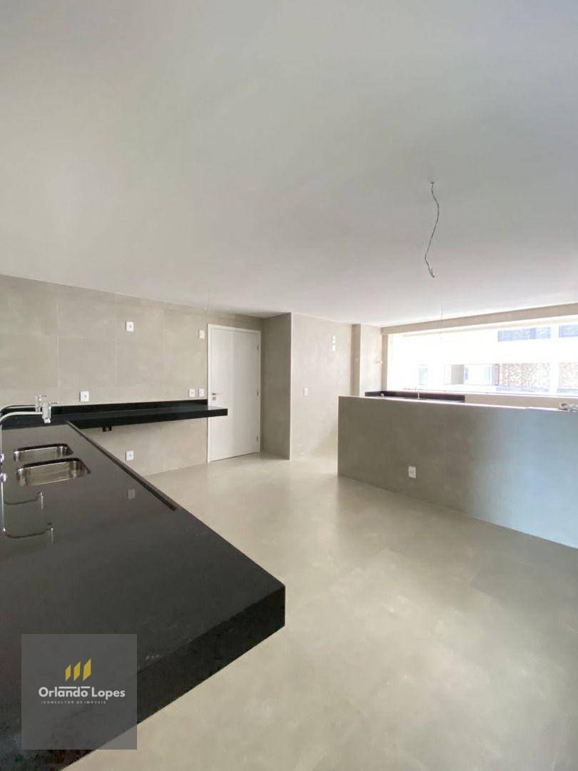 Apartamento à venda com 4 quartos, 228m² - Foto 8