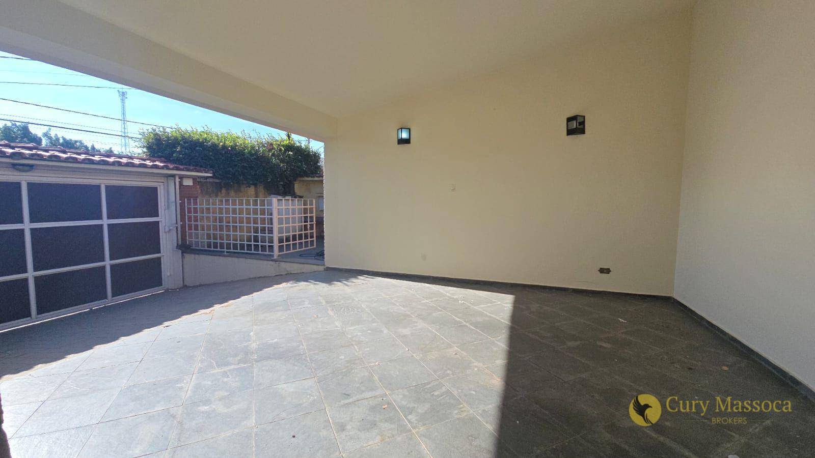 Casa à venda e aluguel com 3 quartos, 386m² - Foto 2