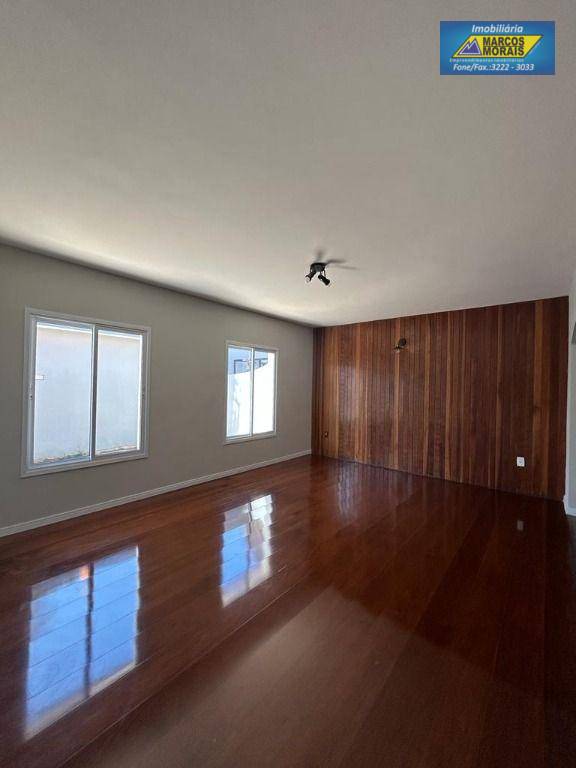 Casa para alugar com 3 quartos, 135m² - Foto 2