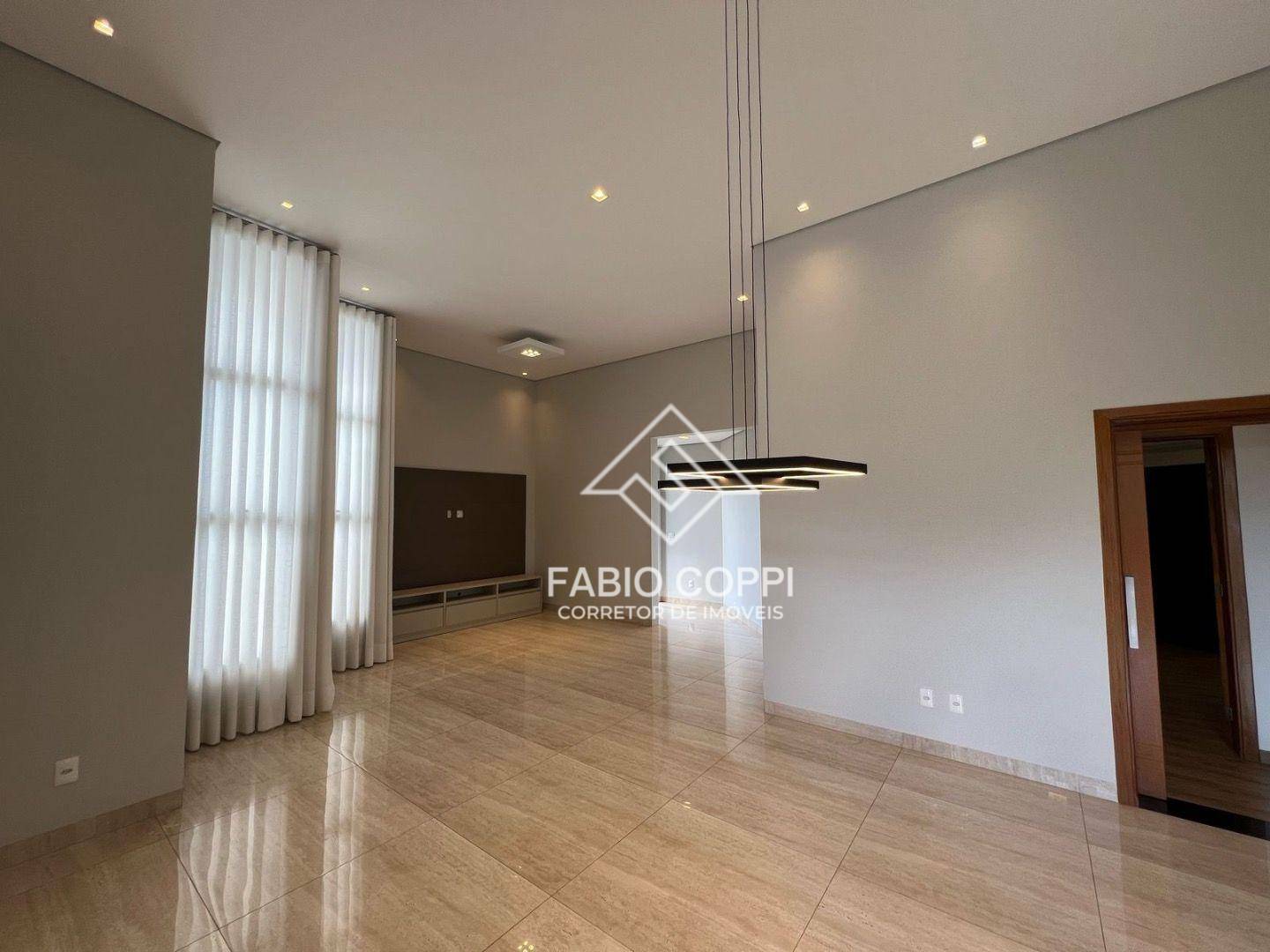 Casa de Condomínio à venda com 3 quartos, 222m² - Foto 1
