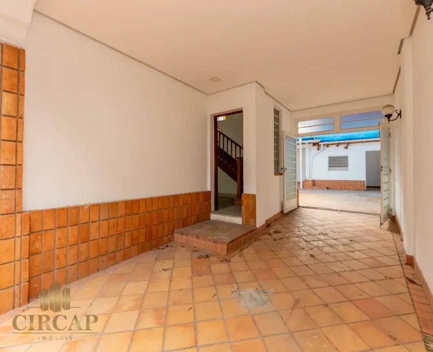 Sobrado à venda e aluguel com 3 quartos, 220m² - Foto 4