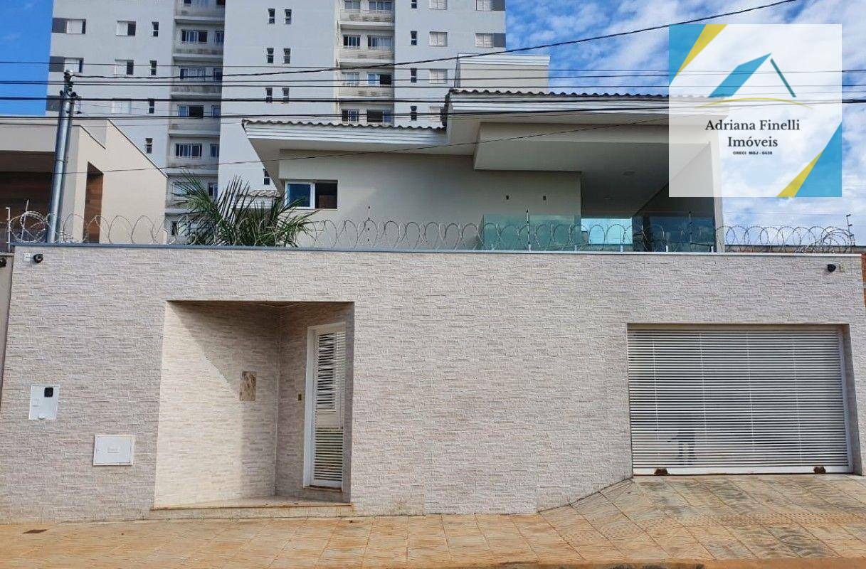 Casa à venda com 3 quartos, 270m² - Foto 1