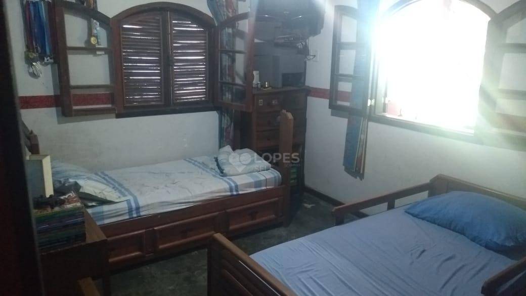 Casa à venda com 3 quartos, 330m² - Foto 9