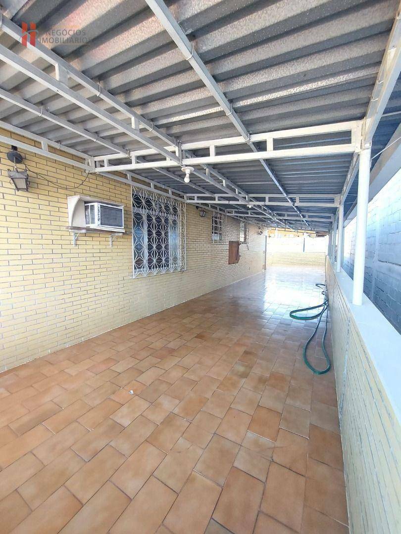 Casa à venda com 5 quartos, 197m² - Foto 45