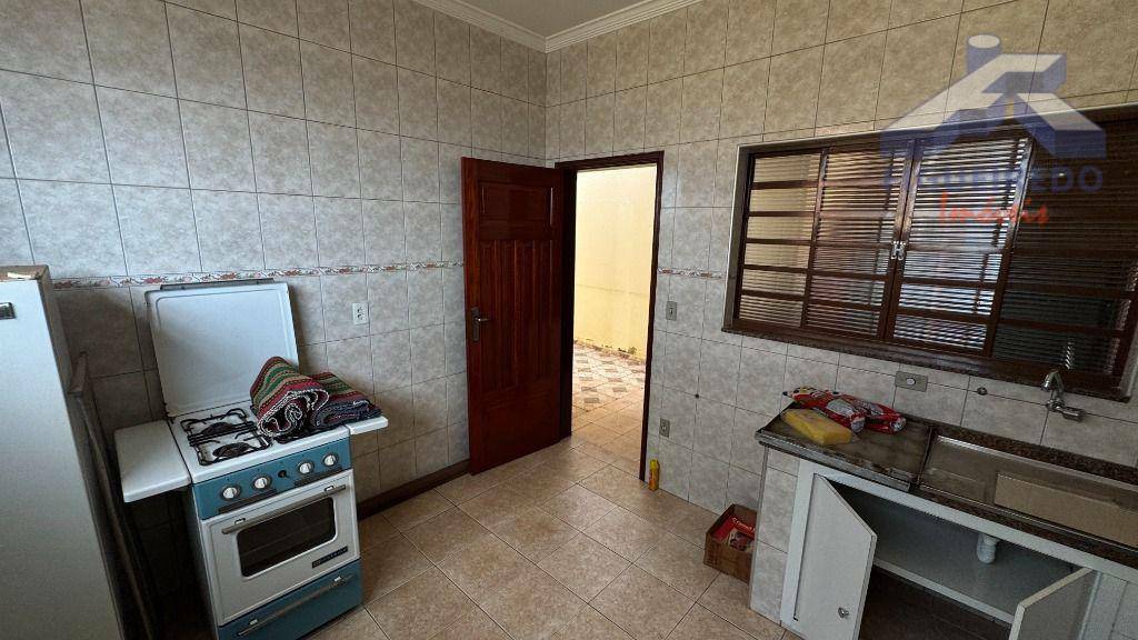 Casa à venda com 3 quartos, 212m² - Foto 8