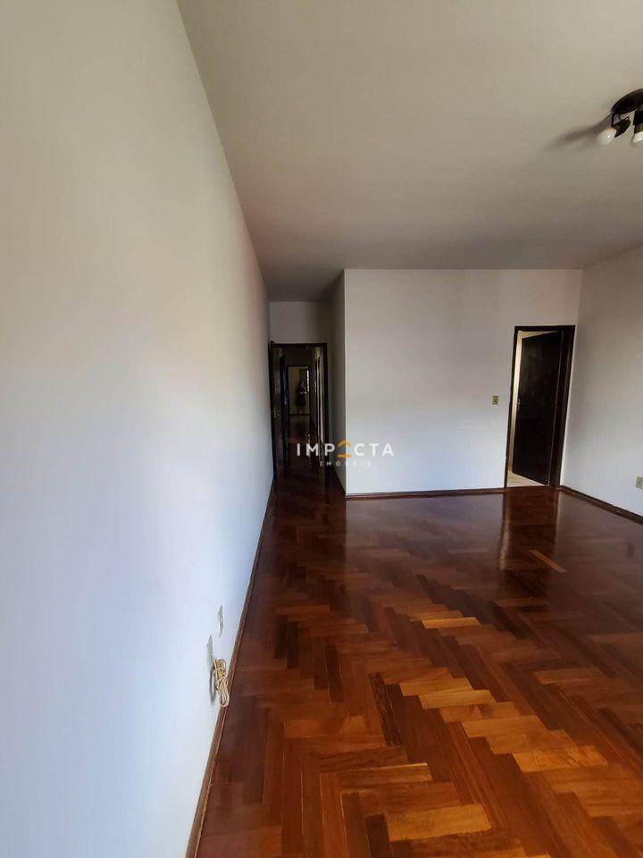 Casa à venda com 4 quartos, 330m² - Foto 2