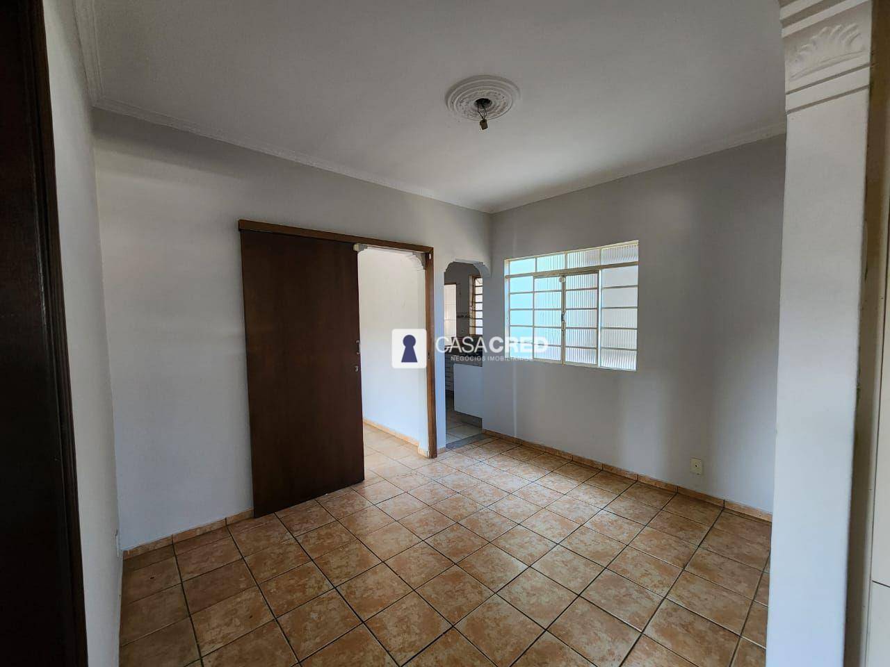 Casa à venda com 2 quartos, 70m² - Foto 3