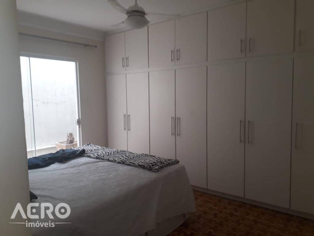 Casa à venda com 3 quartos, 200m² - Foto 8