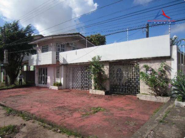 Casa à venda com 8 quartos, 600m² - Foto 2