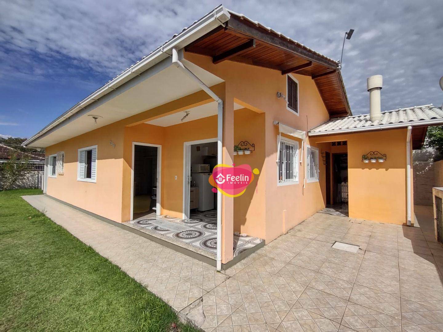 Casa à venda com 3 quartos, 210m² - Foto 1