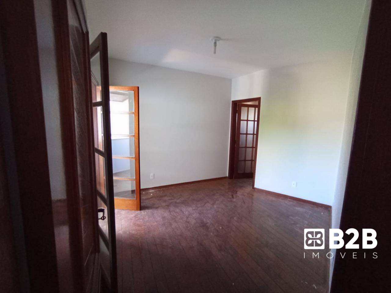 Casa à venda com 4 quartos, 189m² - Foto 15