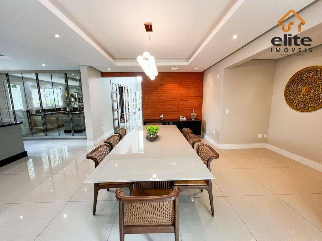Casa de Condomínio à venda com 4 quartos, 550m² - Foto 11