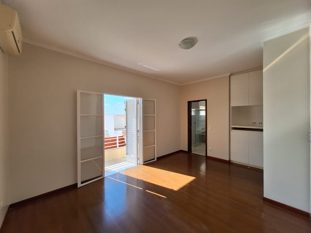 Casa à venda com 3 quartos, 233m² - Foto 5