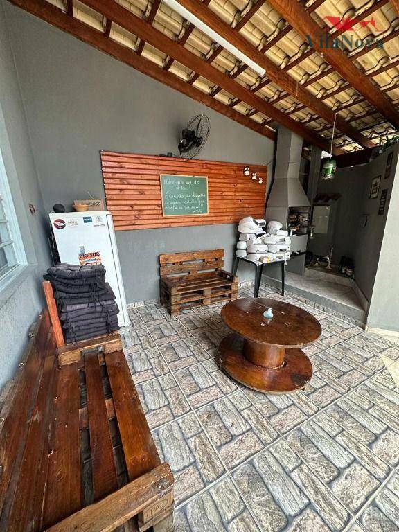 Casa à venda com 3 quartos, 100m² - Foto 2