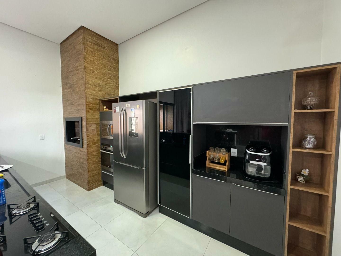 Casa à venda com 3 quartos, 206m² - Foto 5