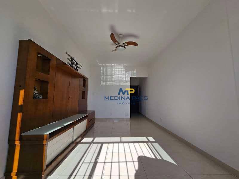 Apartamento à venda com 2 quartos, 70m² - Foto 3