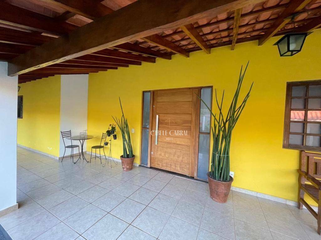 Chácara à venda com 4 quartos, 332m² - Foto 2